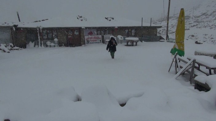 Rize'de kar kalınlığı 20 santimi geçti