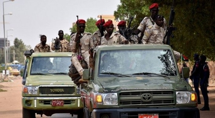 Sudan’da darbe girişimi: Başbakan ev hapsine alındı