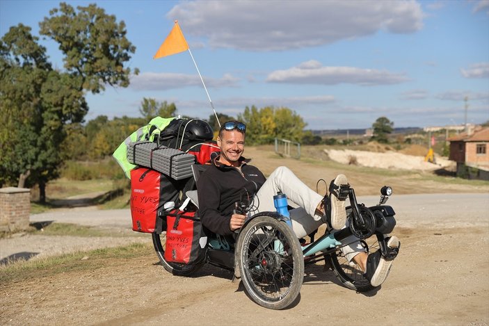 Fransız mühendis Yves, bisikletiyle dünyayı geziyor
