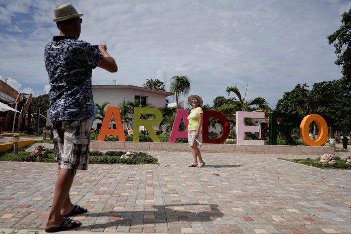 Küba, kapılarını turistlere açacak