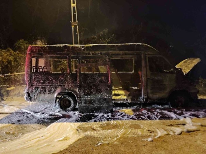 Hatay’da öğrenci servisi kundaklandı