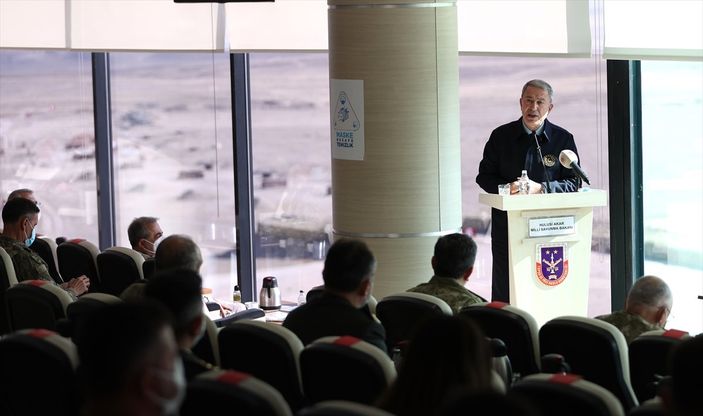 a Hulusi Akar: Terörist neredeyse hedefimiz orası