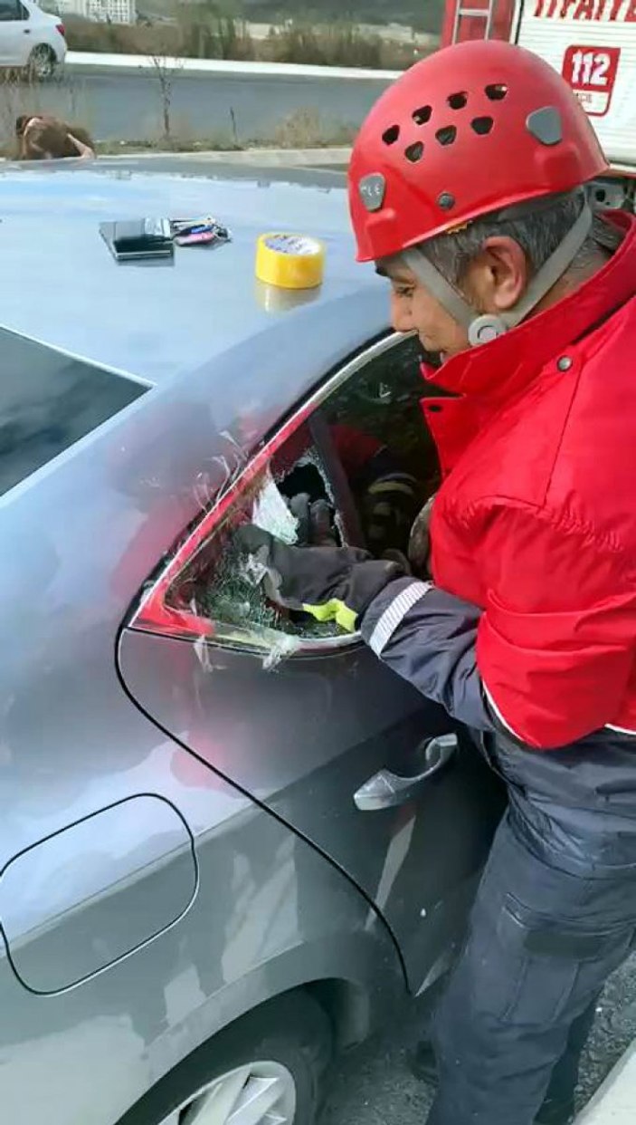 Başakşehir’de otomobilde mahsur kalan 1 yaşındaki çocuk kurtarıldı