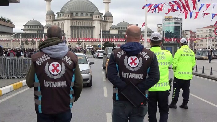Taksim'de taksi denetiminde şoförlere ceza yağdı
