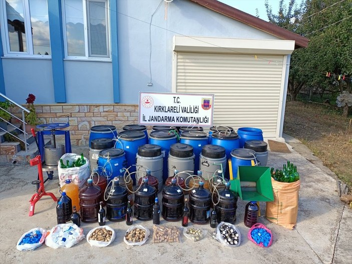 Kırklareli'nde 2 bin 560 litre kaçak içki yakalandı