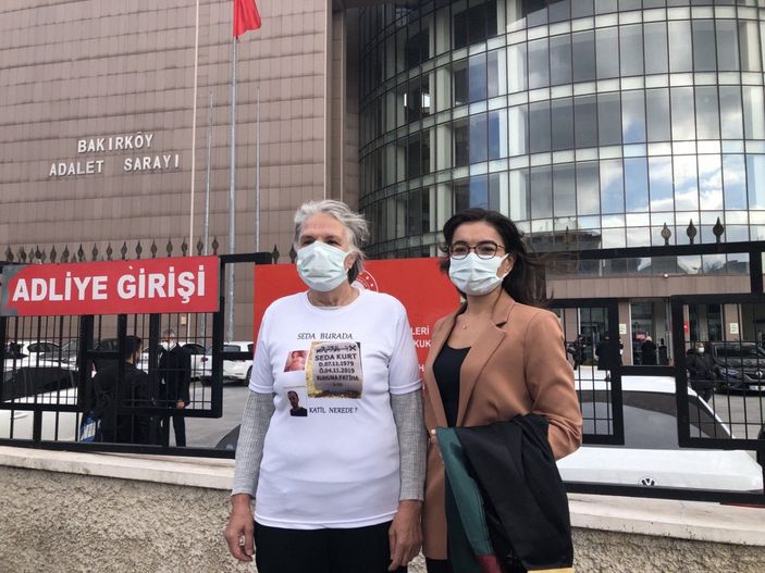d Avcılar’da öldürülen Seda Kurt’un annesi, sanığın fotoğrafını tişörte bastırdı