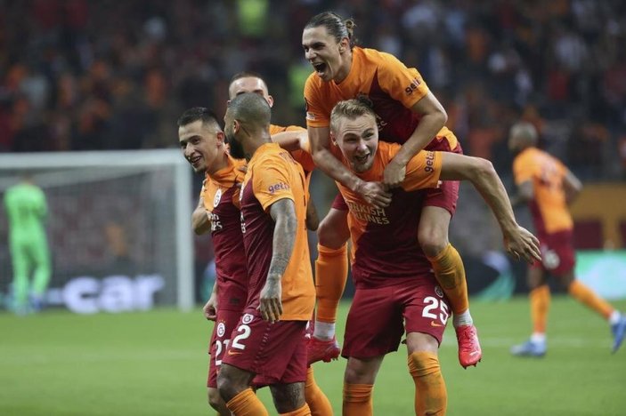 Galatasaray'da iki imza birden