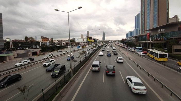 Yarım günlük mesai, İstanbul'da trafiği olumsuz etkiledi