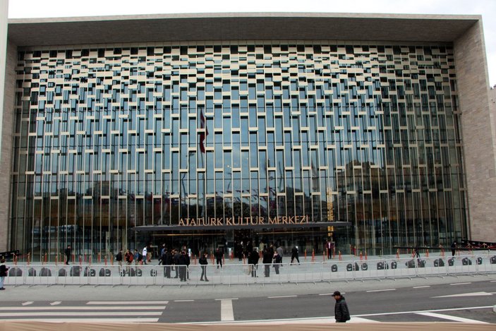 Atatürk Kültür Merkezi açılışa hazırlanıyor