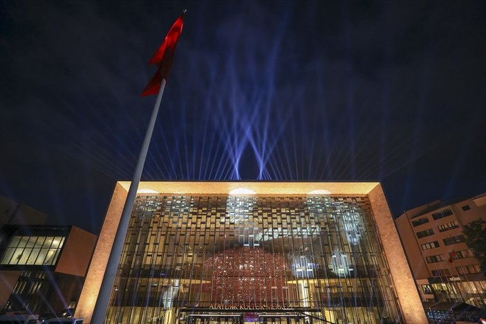 CHP'li Gamze İlgezdi'den yeni AKM binasına tepki: Metrekaresi eksik