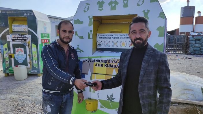 Bursa'da eşinin eski eşya kumbarasına attığı cüzdanı böyle buldu