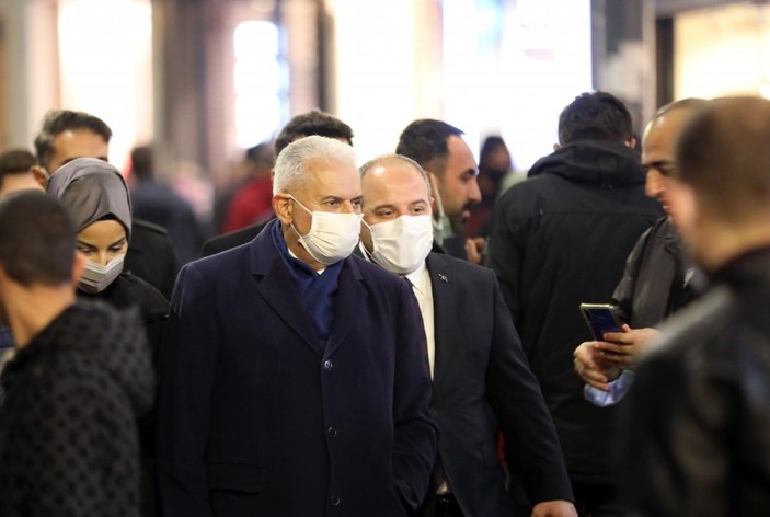 Binali Yıldırım ve Mustafa Varank, İstiklal'de gezdi