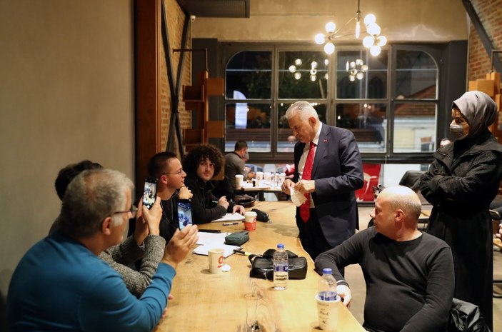 Binali Yıldırım ve Mustafa Varank, İstiklal'de gezdi