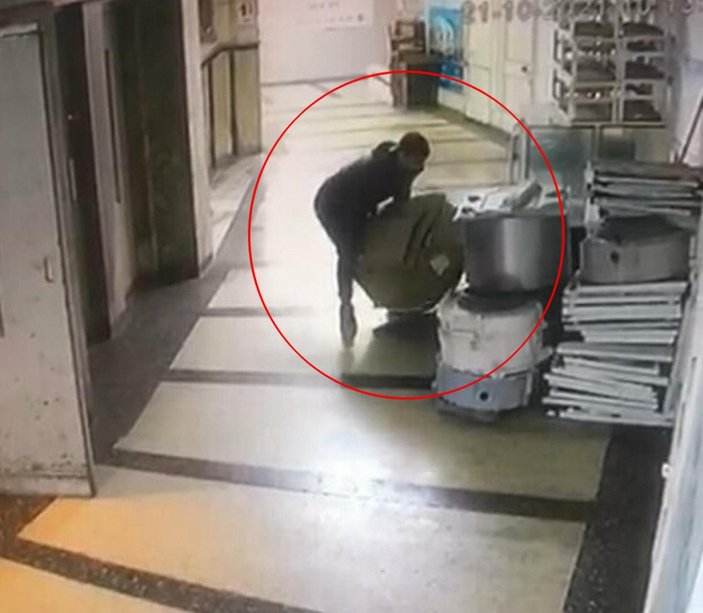 İzmir’de çalışan zannedilen hırsız, iş yerini soydu