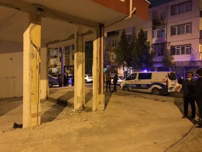 Ankara'da kolonları çatlayan apartman tahliye edildi