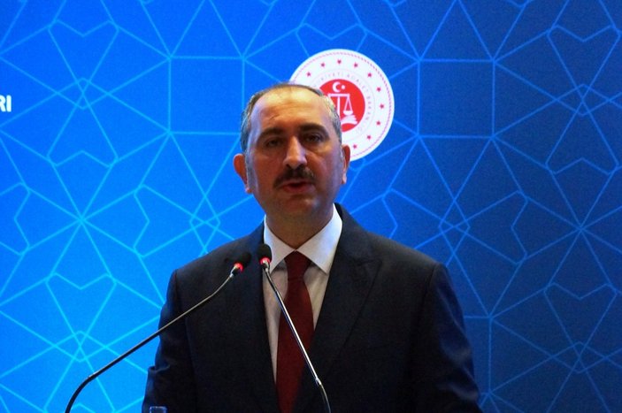 Abdulhamit Gül: Eski Türkiye'de hukukun eline çekiç verdiler