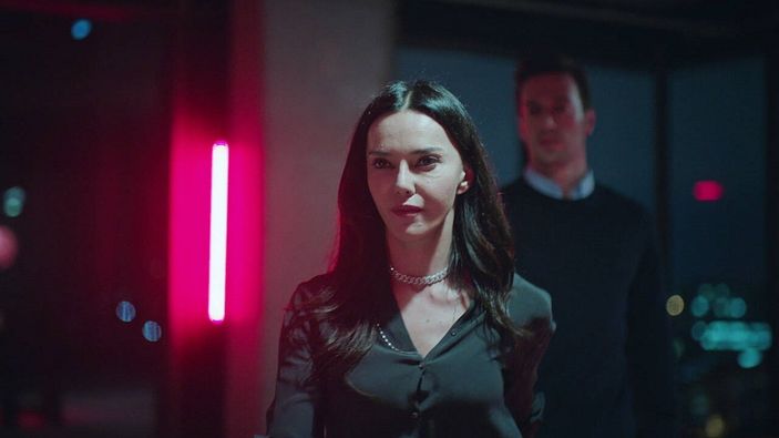 Defne Samyeli'nin büyük pişmanlığı! Camdaki Kız'daki o rolü elinin tersiyle itmiş