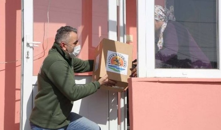CHP'li Atakum Belediyesi, son tüketim tarihi geçen ürünleri vatandaşa dağıttı