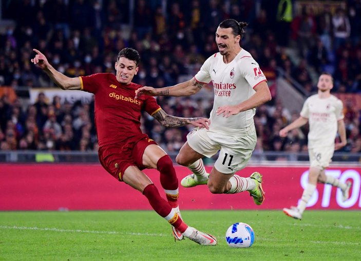 Milan deplasmanda Roma'yı 2- 1 yenerek liderlik yarışını sürdürdü