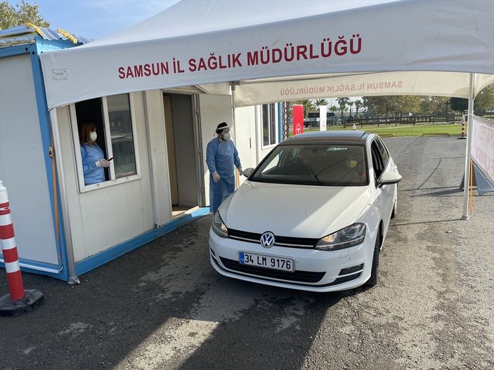 a Türkiye'de ilk 'araçta PCR testi' Samsun'da yapıldı