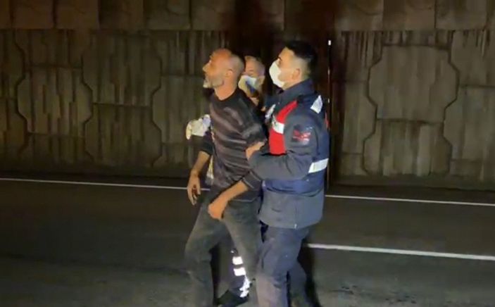 Bursa'da tırda çıkan yangında 7 sıfır otomobil ve tır kül oldu