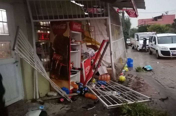 Adana'da iki otomobil çarpıştı: 1'i bebek 5 yaralı