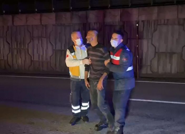 Bursa'da tırda çıkan yangında 7 sıfır otomobil ve tır kül oldu