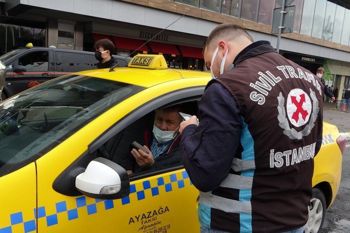 Taksim'de ceza yiyen taksici gazetecilere kızdı: Sana ne terbiyesiz