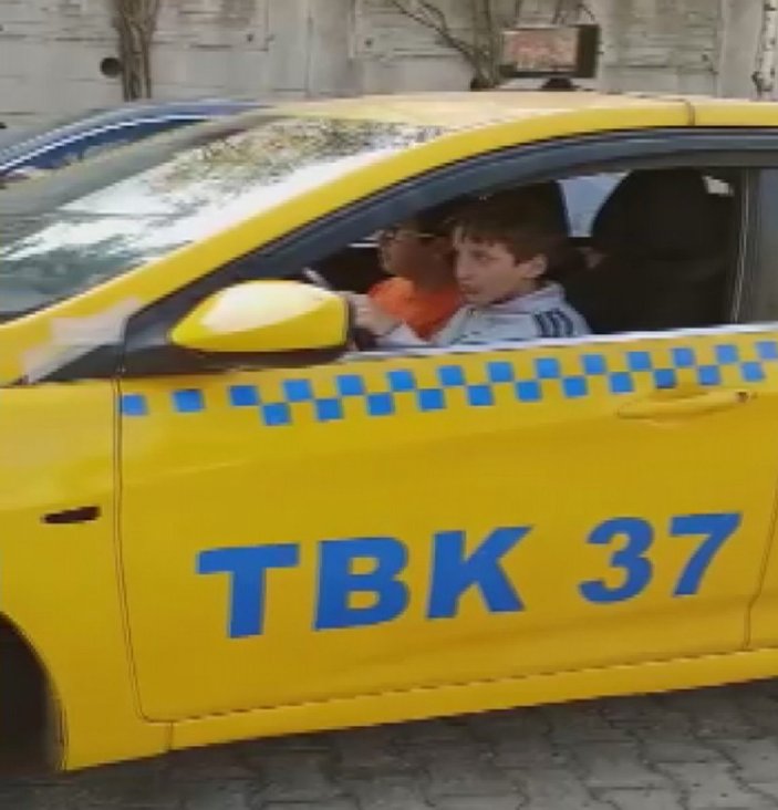Arnavutköy'de taksi kullanan çocuk kamerada