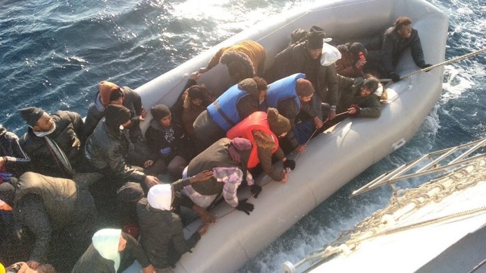 Yunan unsurlarınca geri itilen 157 düzensiz göçmen kurtarıldı