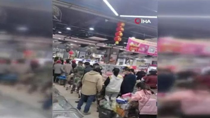 Çinliler hükümetin çağrısının ardından marketlere koştu