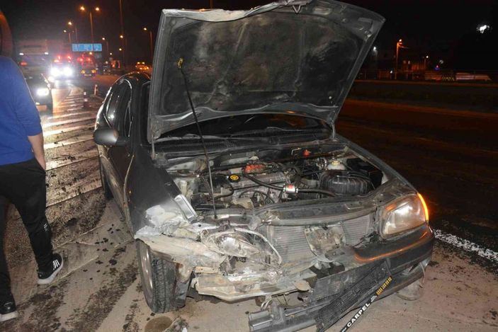 İzmit'te yola dökülen gübre nedeniyle 8 araç birbirine girdi: 2 yaralı