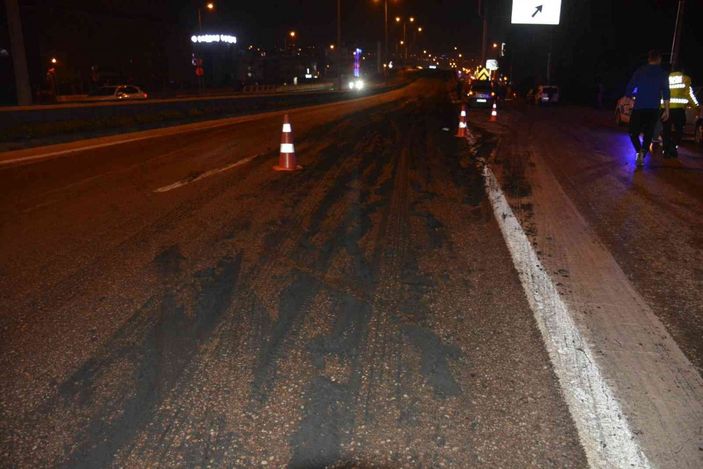 İzmit'te yola dökülen gübre nedeniyle 8 araç birbirine girdi: 2 yaralı