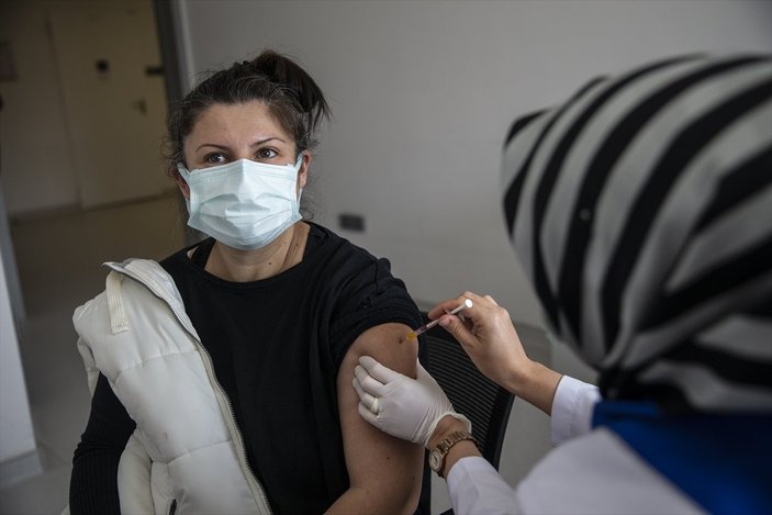 İstanbul'da mRNA aşısı hatırlatma dozu uygulanmaya başlandı