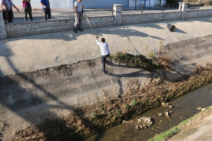 Antalya’da otobüs ile çarpışan otomobil kanala uçtu