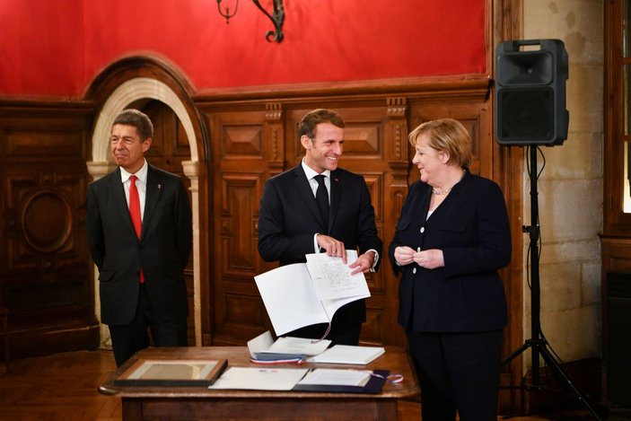 Angela Merkel, başbakan olarak Fransa'yı son kez ziyaret etti