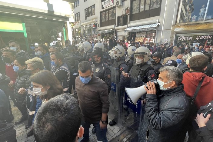 Tunceli'de izinsiz basın açıklaması yapmak isteyen HDP'liler polisle tartıştı