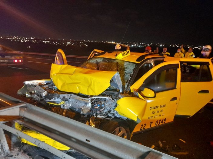 TEM'de 9 yolculu taksi kaza yaptı