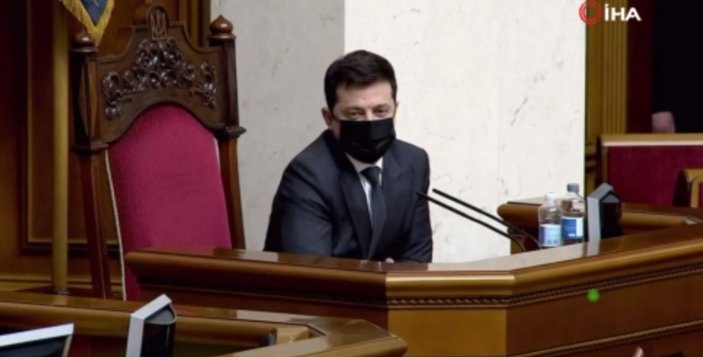 Ukraynalı vekil Leros’dan Devlet Başkanı Zelenskiy'e el hareketi