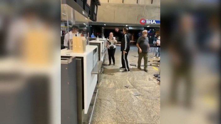 Brezilya'da uçuşu iptal olan yolcular, havalimanını birbirine kattı