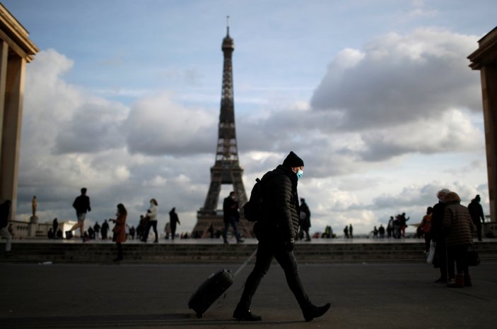 Fransa'da sağlık ruhsatı uygulaması uzatıldı