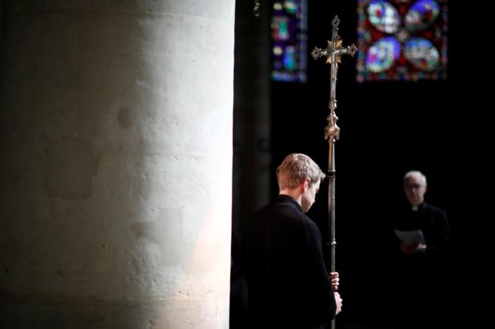 Fransız rahipler: Cinsel istismar vakalarında Kilise'nin sorumluluğu var