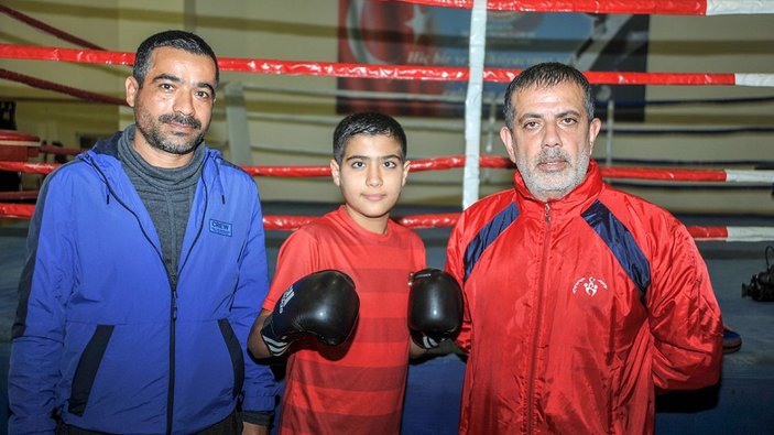 Antalya'da lösemiyi yenen 12 yaşındaki çocuk boksa geri döndü