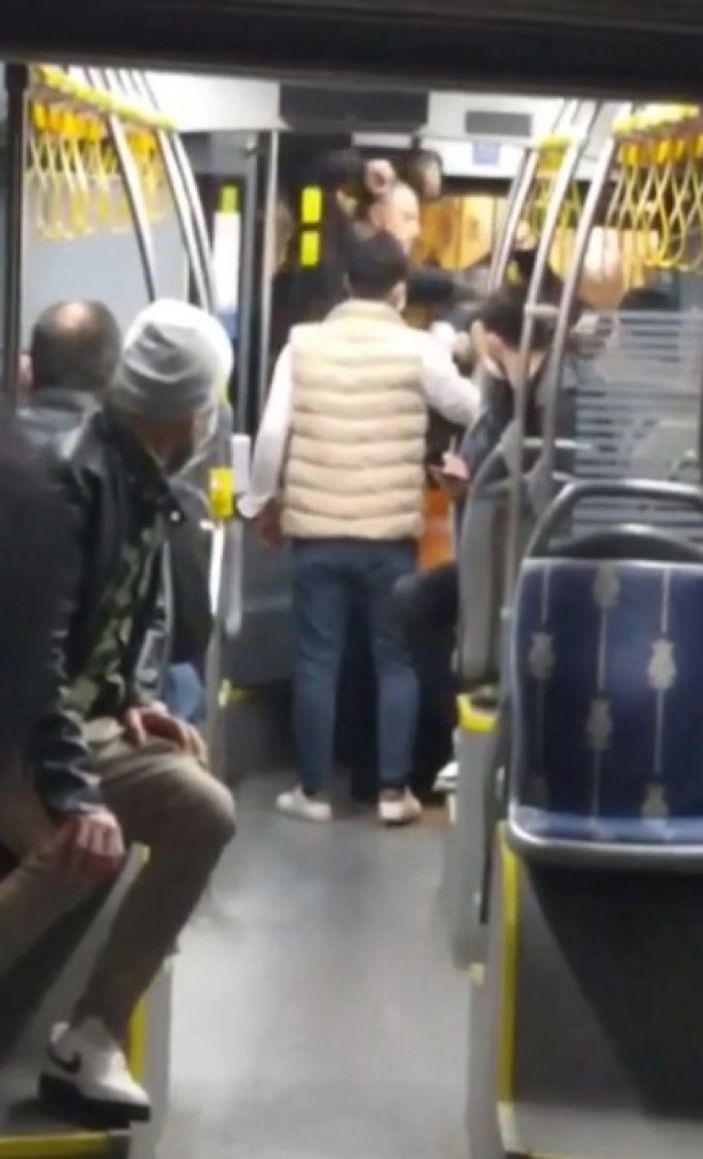 i İETT şoförü, araçtan indirmek istediği yolcuya saldırdı