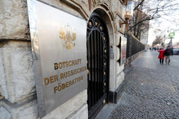 Almanya'da Rus Büyükelçiliği önünde diplomat ölü bulundu