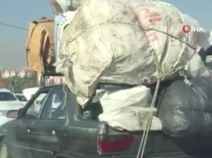 Ankara trafiğinde kamyon gibi yüklenen otomobil