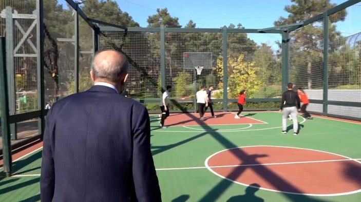 Cumhurbaşkanı Erdoğan'ın gençlerle basketbol maçından yeni görüntüler