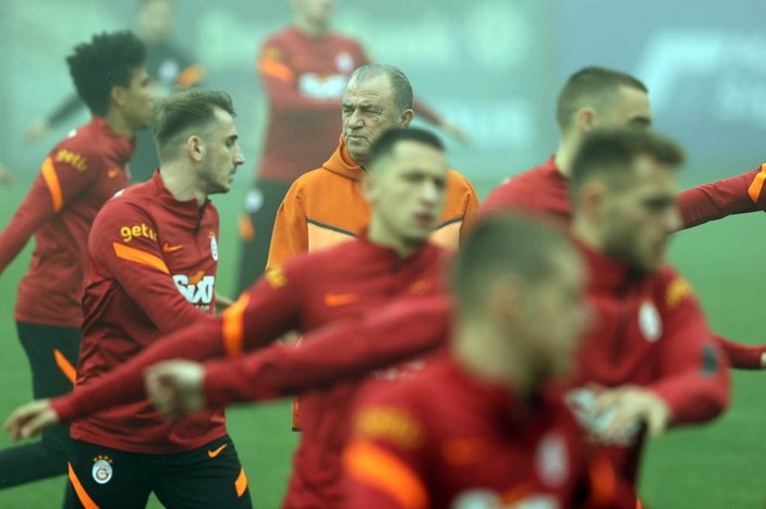 Galatasaray antrenmanında dev ekran ayrıntısı