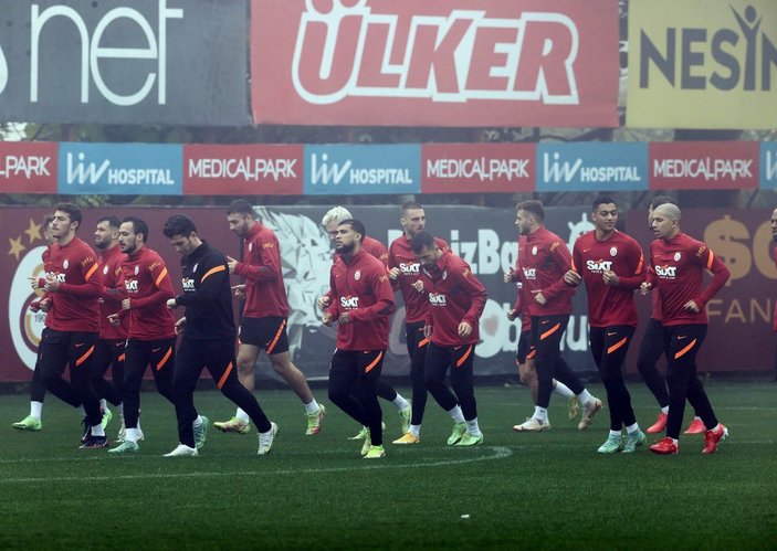 Galatasaray antrenmanında dev ekran ayrıntısı