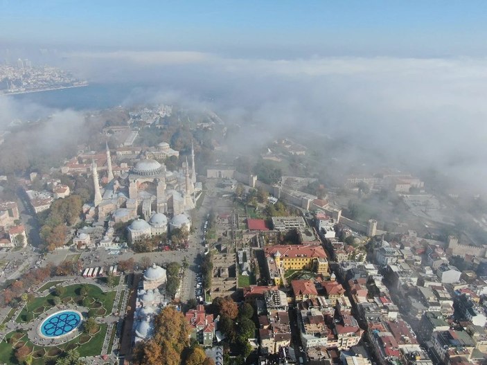 İstanbul halkı, güne sisle uyandı